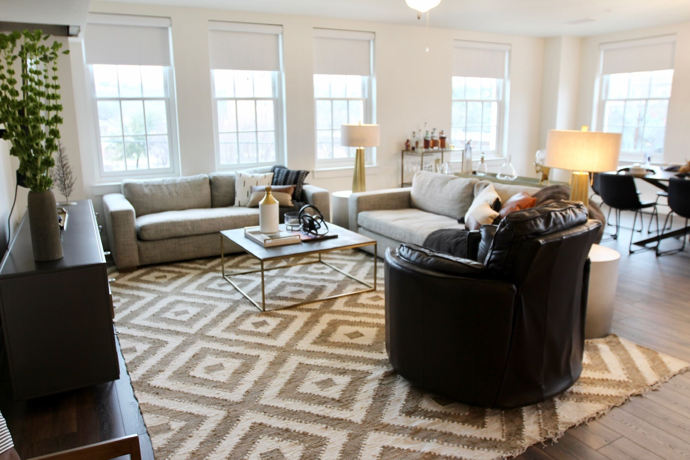 Presidential Suite, 1 Bedroom, Accessible, City View | Living room | Smart TV