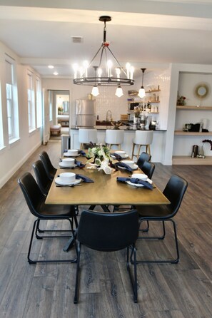 Suite Présidentielle, 1 chambre, accessible aux personnes à mobilité réduite, vue ville | Salle à manger