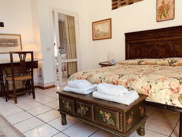 2 habitaciones, tabla de planchar con plancha, wifi y ropa de cama