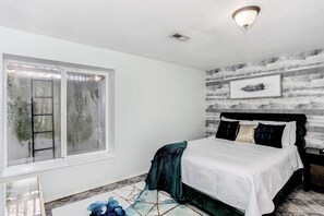 4 bedrooms, desk, iron/ironing board, WiFi - Spacious Retreat with great yard 4bd/3bth (Wichita)