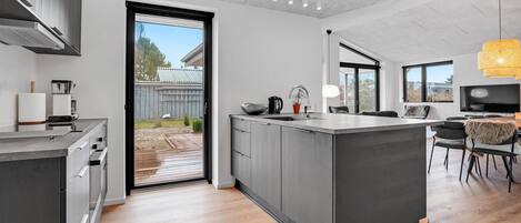 Fridge, dishwasher, coffee/tea maker