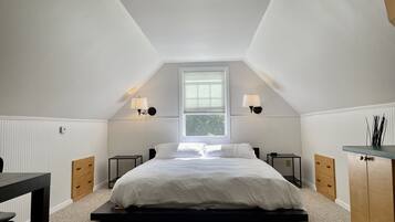 6 bedrooms, desk, iron/ironing board, free WiFi