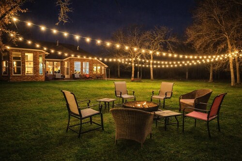 Private Hot Tub • 4BR on 12 Wooded Acres • 5 Min to Aggieland
