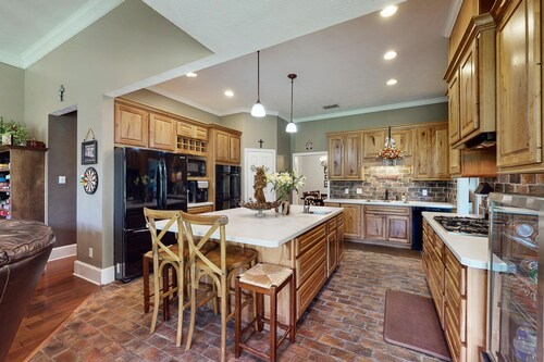 No Neighbors. No Noise. Just 5 Min to Aggieland.★ 12 Wooded Acres