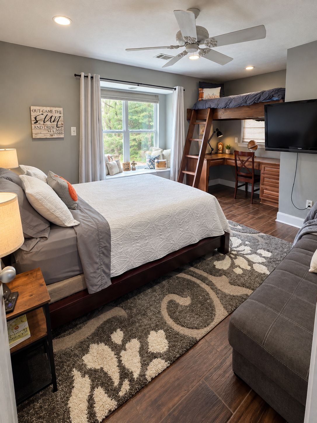 4 bedrooms, desk, iron/ironing board, WiFi (free)