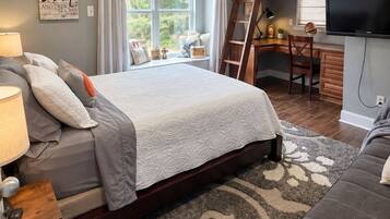 4 bedrooms, desk, iron/ironing board, WiFi (free)