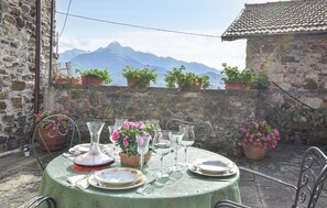 Outdoor dining - Awesome home in Frazione Antognano (Frazione Antognano)