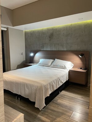 1 bedroom, WiFi - Central location, close to mall, restaurants, bars, markets & safe location. (Pereira)