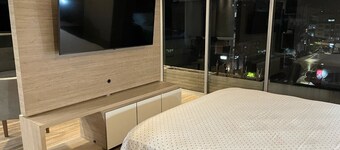 Central location, close to mall, restaurants, bars, markets & safe location.