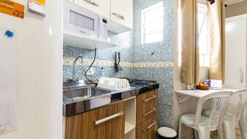 Geladeira, micro-ondas, fogão, cooktop