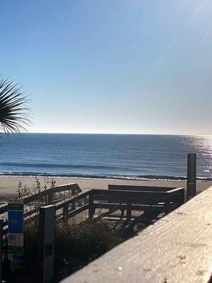 On the beach - Beautifully Decorated, OCEANVIEW, 3BR/2.5BA Condo w/ Pool, STEPS FROM THE BEACH! (Murrells Inlet)