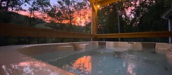 Pisgah Retreat w/ Hot Tub & Private River Access