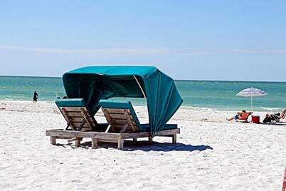 Beach front condo with balcony