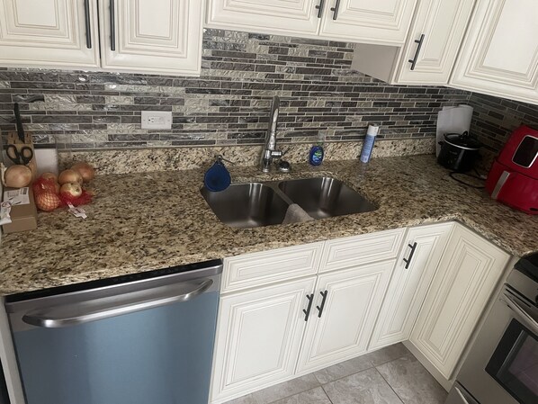 Microwave, dishwasher, cookware/dishes/utensils