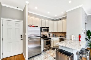 Coffee/tea maker, fridge, microwave, oven