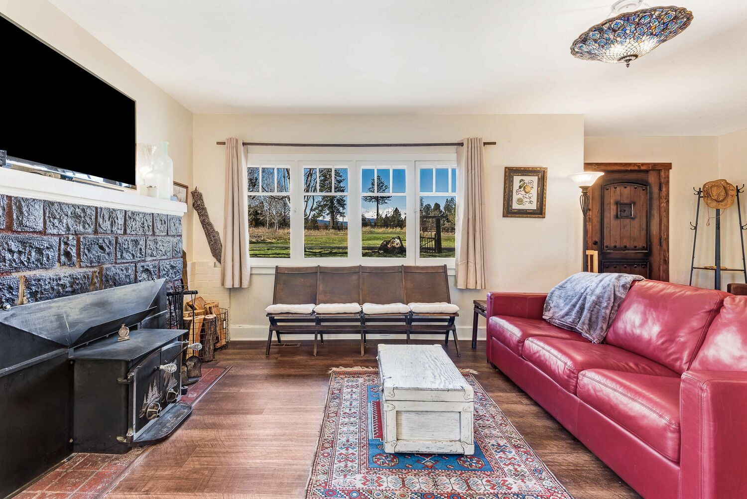 Smart TV, fireplace, DVD player, computer monitors