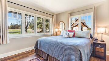 4 bedrooms, desk, iron/ironing board, travel crib