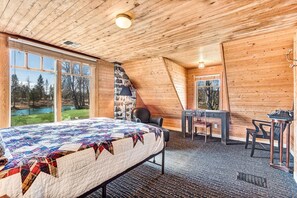 4 bedrooms, desk, iron/ironing board, travel crib