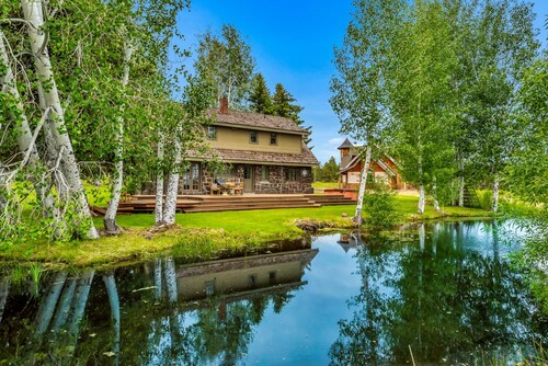 Charming 1930's Farmhouse near Bend, OR