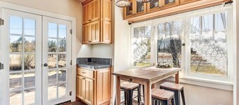 Charming 1930's Farmhouse near Bend, OR