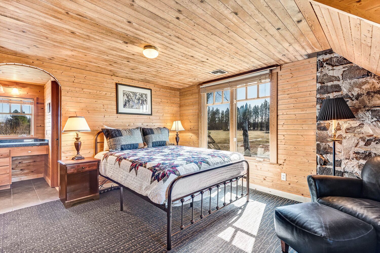 4 bedrooms, desk, iron/ironing board, travel cot