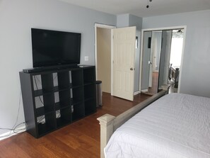 4 bedrooms, iron/ironing board, free WiFi, bed sheets