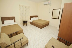 Triple Room, Private Bathroom | Free WiFi, bed sheets - OYO Home 90356 Homestay Kampung Paya Guring (Arau)