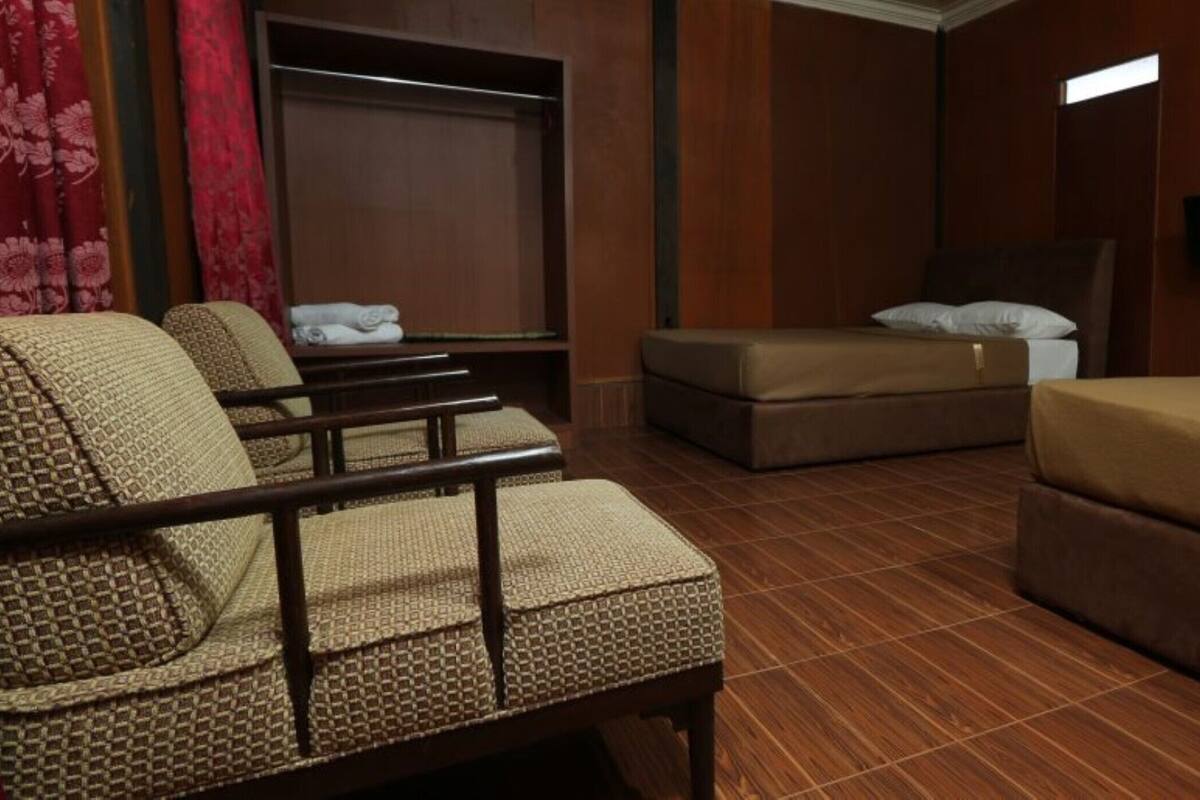 Chambre avec lits jumeaux, salle de bains privée