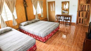 Family Room, Private Bathroom | Wi-fi percuma, cadar katil 