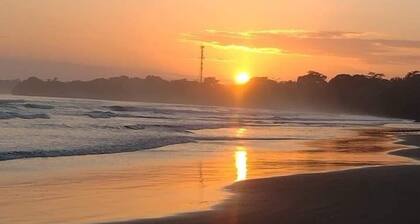🐒CASA MONO VERDE 10 minutes walk to playa blanca, The National Park, Mepe Bus