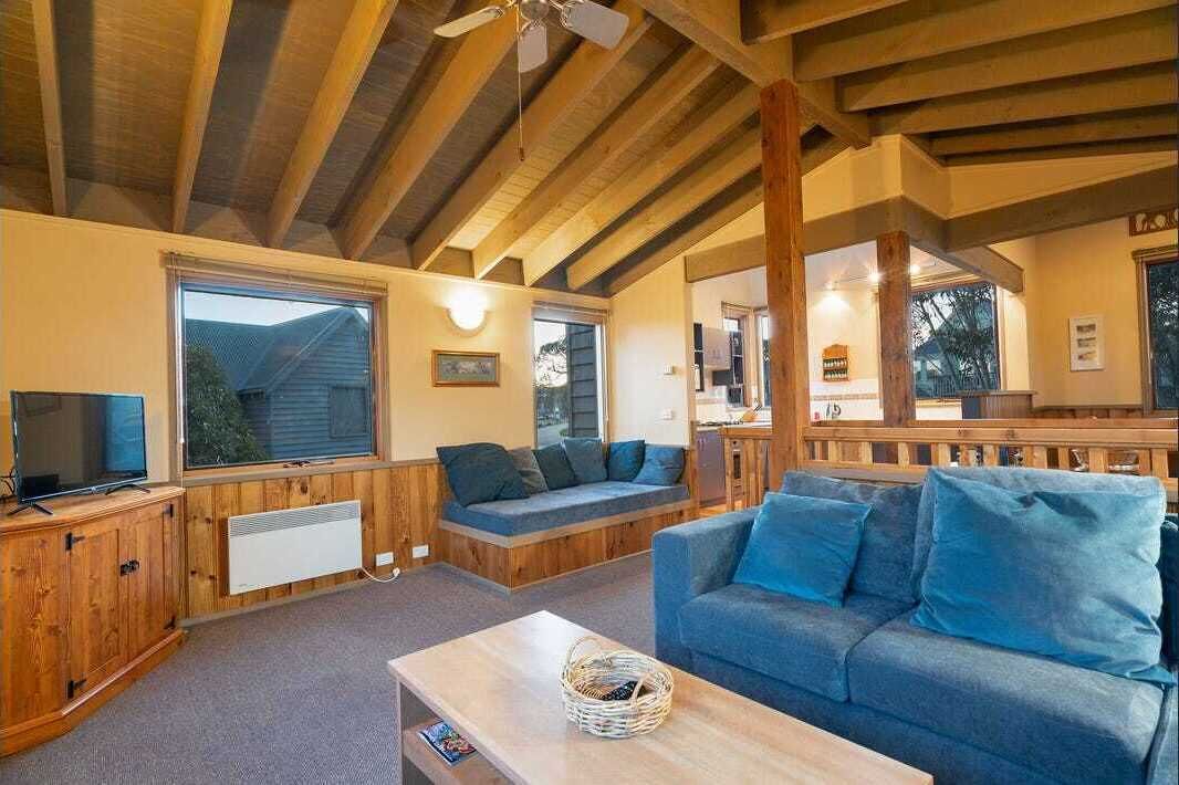 TV connectée, lecteur de DVD, livres