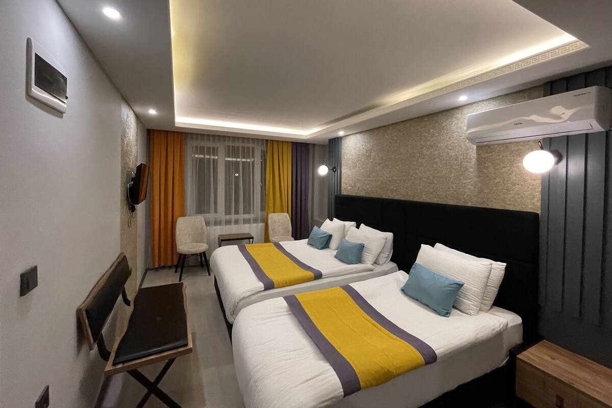 Family Room | Premium bedding, desk, bed sheets