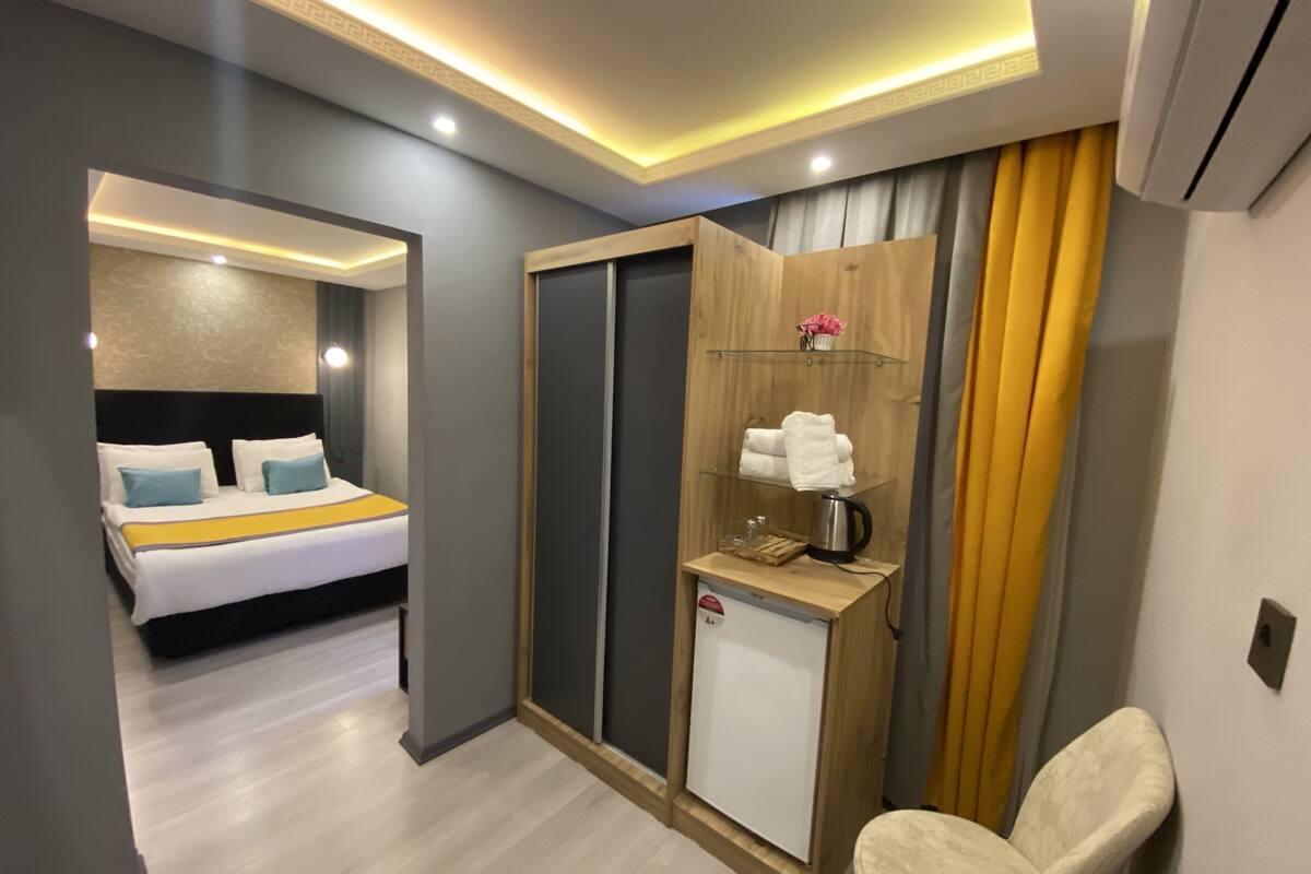 Classic Triple Room | Premium bedding, desk, bed sheets