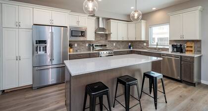 Built in 2021- close to UIHC and Shopping
