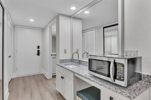 Interior - Golf Group Condo | 2 En Suites | 4 Queen Beds | Saddlebrook Amenities (Wesley Chapel)