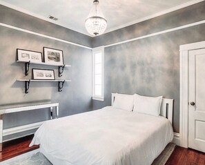 2 bedrooms, desk, iron/ironing board, free WiFi