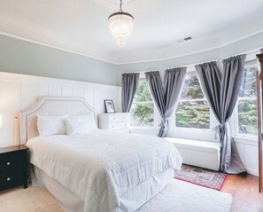 2 bedrooms, desk, iron/ironing board, free WiFi