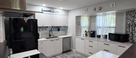 Fridge, microwave, stovetop, dishwasher