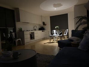 TV, peis og bøker