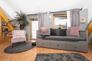 Smart-tv, bøger, stereoanlæg