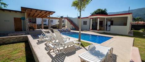 Piscine extérieure, piscine chauffée