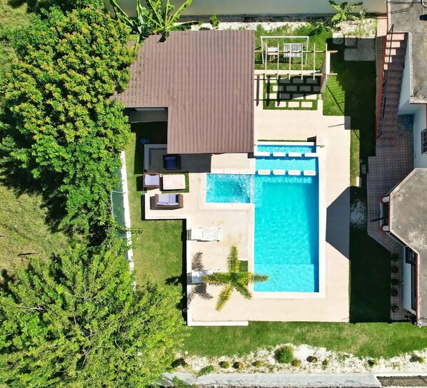 Piscine extérieure, piscine chauffée