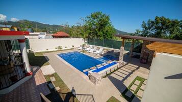 Outdoor pool, a heated pool