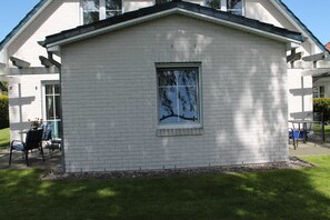 Outdoor dining - No. 2_2-room apartment with terrace for 2 p. +1 baby - Haus Arkona (Zingst)