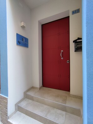 Interni