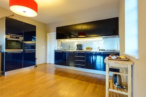 Réfrigérateur, four, plaque de cuisson, lave-vaisselle