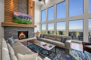 تلفزيون ذكي، مدفأة، ألعاب فيديو، ستيريو