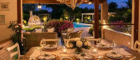 Outdoor dining