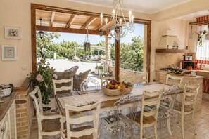 Dining - Spectacular Villa, Jacuzzi pool, playground -Wi-Fi - barbecue area (Sardegna)