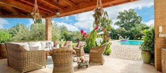 Spectacular Villa, Jacuzzi pool, playground -Wi-Fi - barbecue area